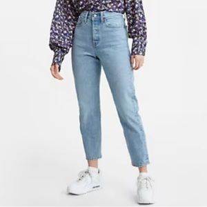 NEW WITH TAGS Levi’s Wedgie Fir Ankle Jean in Tango Light. Size 24